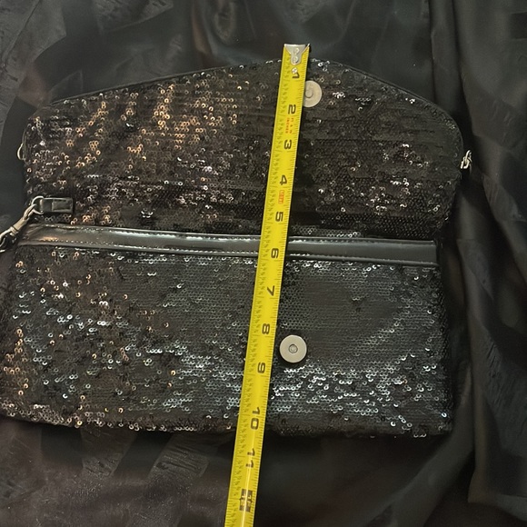 Black sequin wristlet - Picture 7 of 7